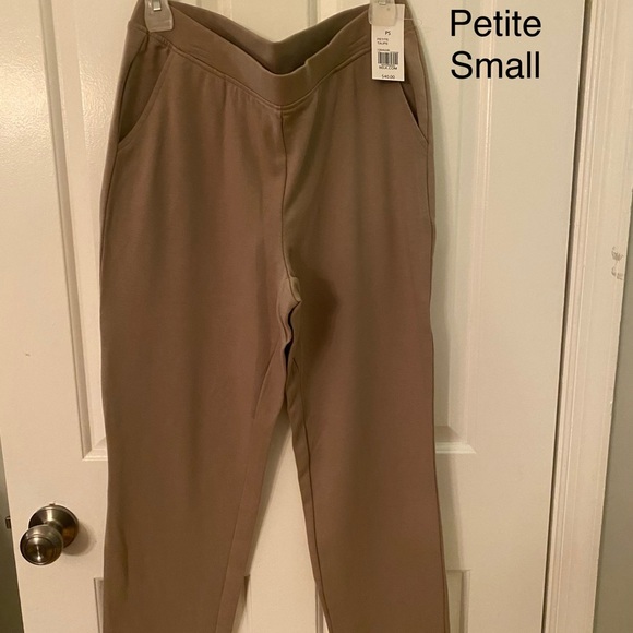 Womenswear - Picture 5 of 6